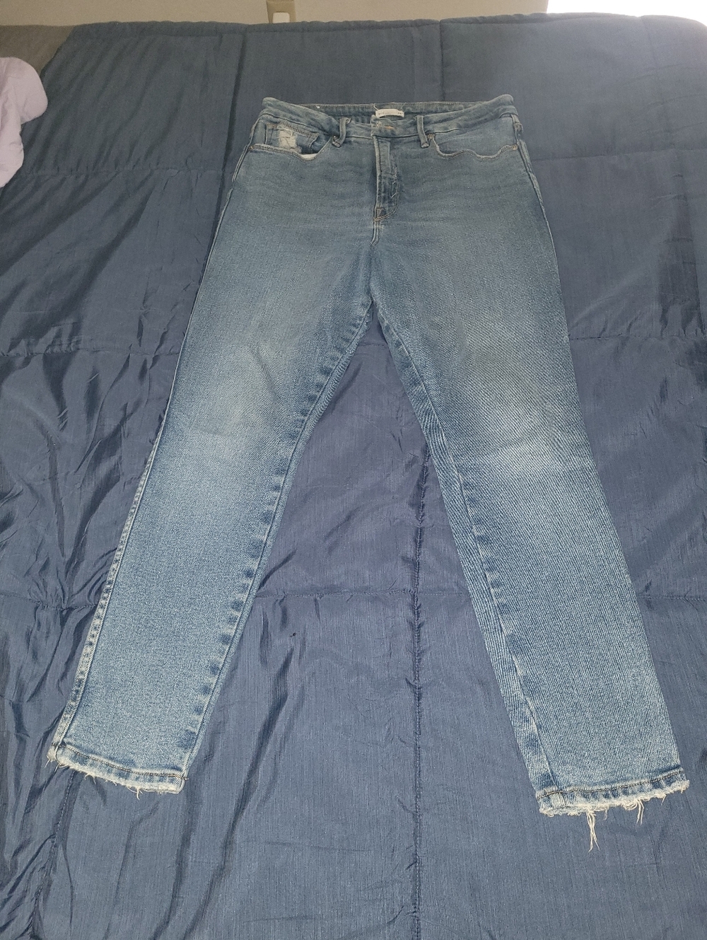 Good American Light Blue Skinny Jeans with Frayed Hem Sz 14/32